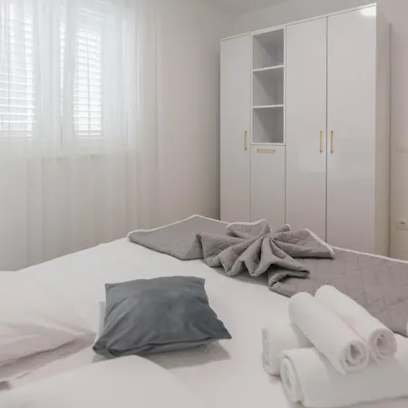 Stina Biograd Na Moru