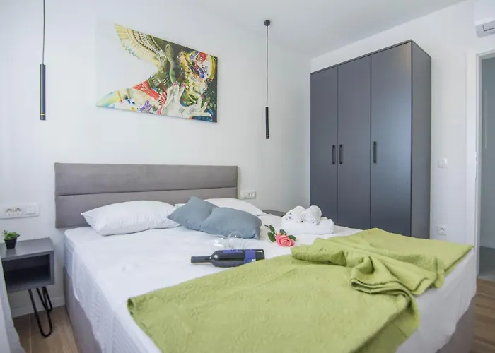 Stina ビオグラード・ナ・モル