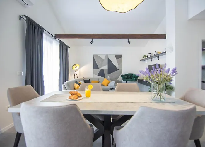 Stina ビオグラード・ナ・モル