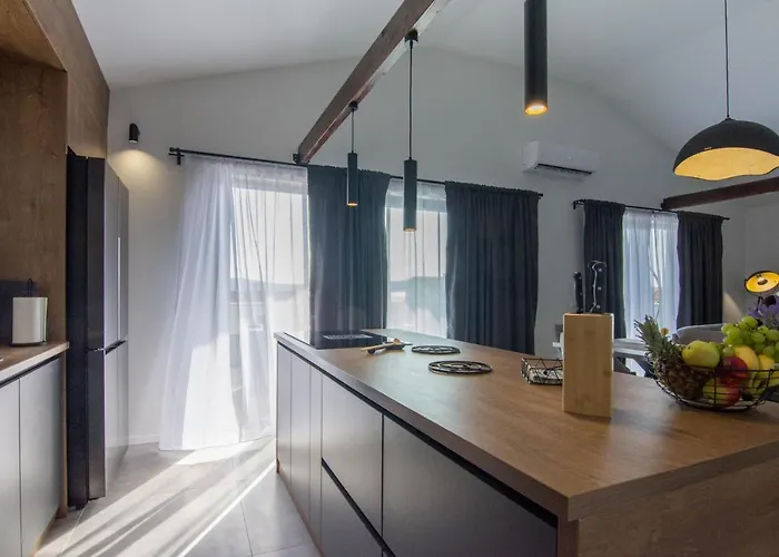 Stina * ビオグラード・ナ・モル