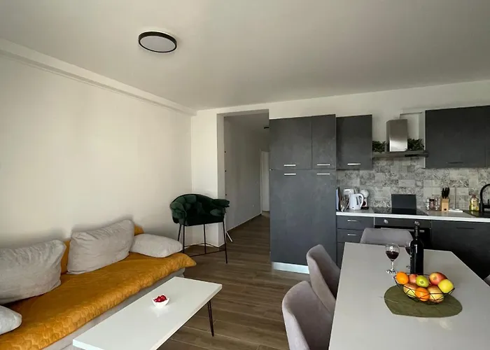 Stina ビオグラード・ナ・モル