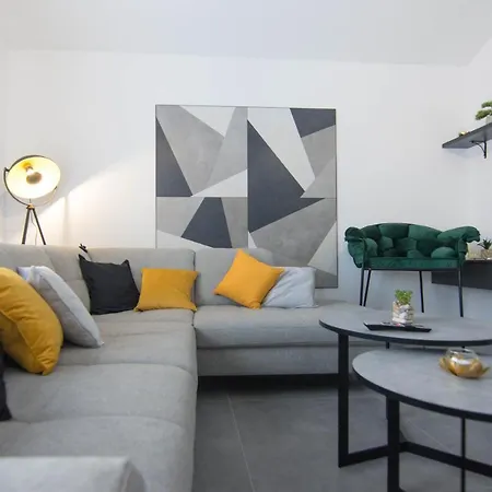 Stina Apartment *