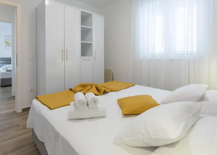 Stina Biograd Na Moru