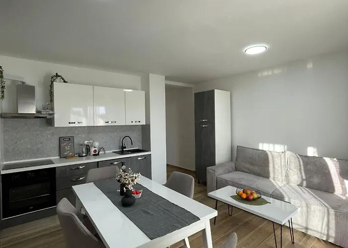 Stina Biograd Na Moru